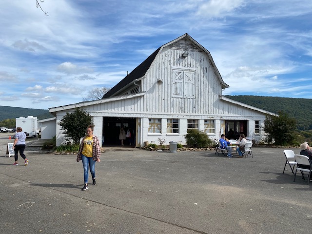 John Golf’s “Putting Around the USA”: A Beautiful Fall Day at The Market
