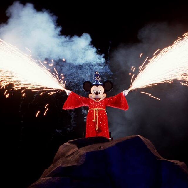 “Fantasmic!” Performance Nearly a Catastrophe for Mickey Performer