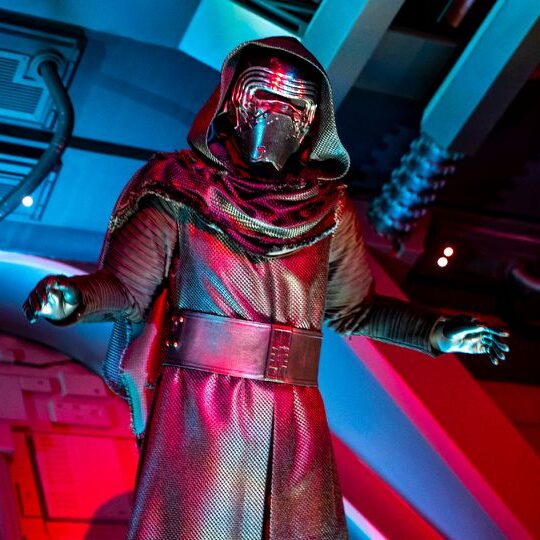 Kylo Animatronic at Rise of the Resistance Has Insane Malfunction