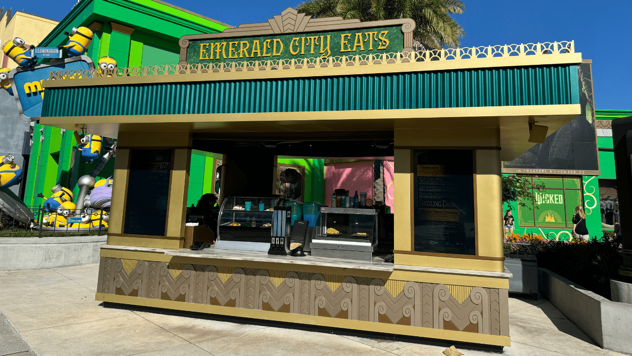 A food kiosk in Universal themed to Wicked