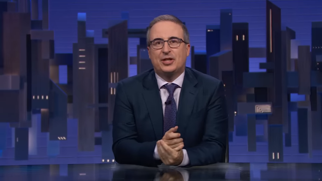 (276) New College of Florida Last Week Tonight with John Oliver (HBO) 00-00-06 A late show host sits behind his desk looking smug