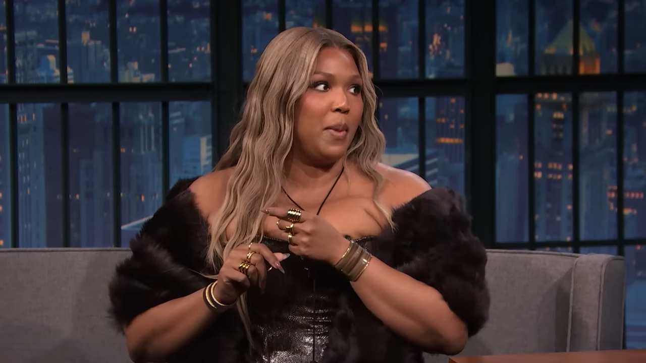 (40) Lizzo and Seth Share a Mozzarella Stick Lady and the Tramp Style 00-03-05 Lizzo on a late-night interview