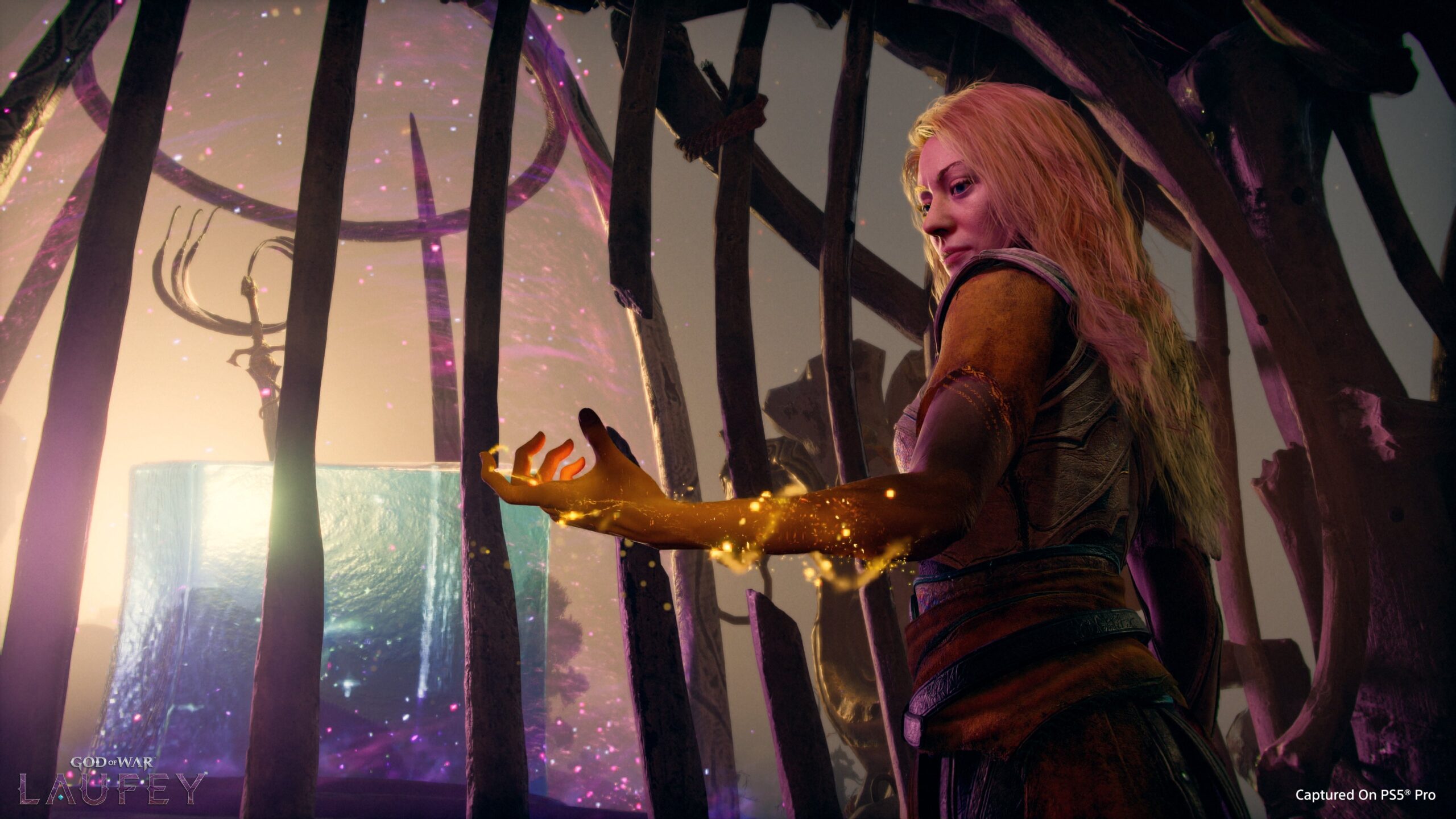 Faye channeling magic in God of War Laufey