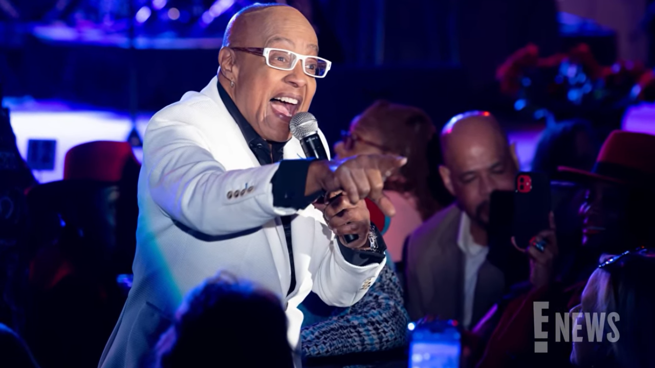Peabo Bryson in white tuxedo performing