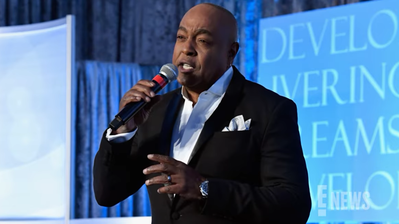 Peabo Bryson Peabo Bryson in tuxedo with microphone