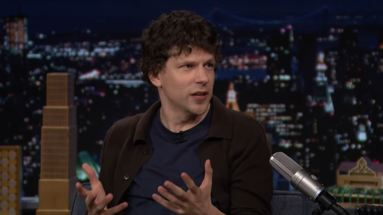 (290) Jesse Eisenberg Explains Why He Donated His Kidney to a Complete Stranger The Tonight Show 00-00-44 Jesse Eisenberg on a late show, making a point.
