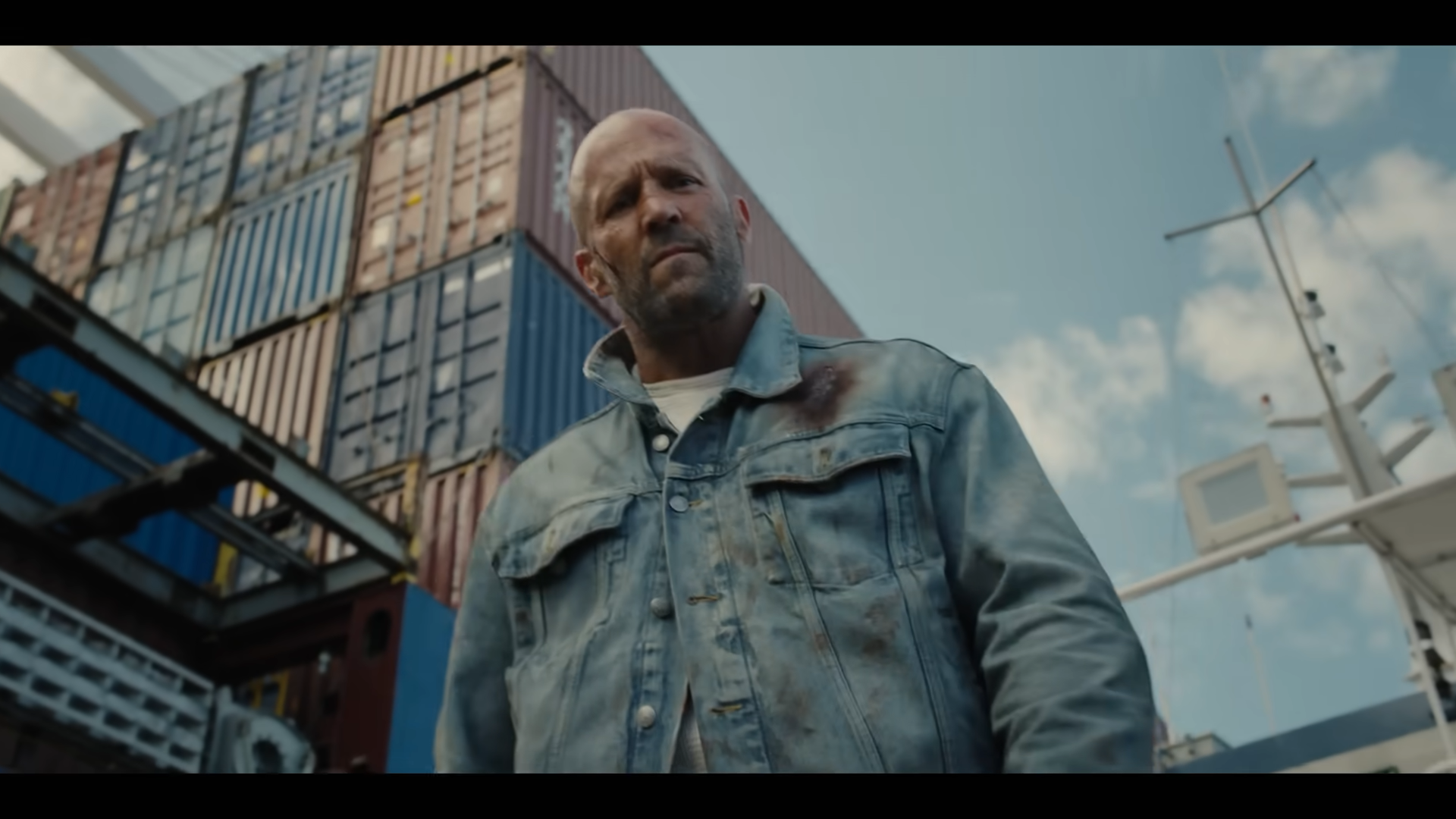 (35) Mutiny (2026) Official Trailer – Jason Statham 00-01-50 Looking up a serious man