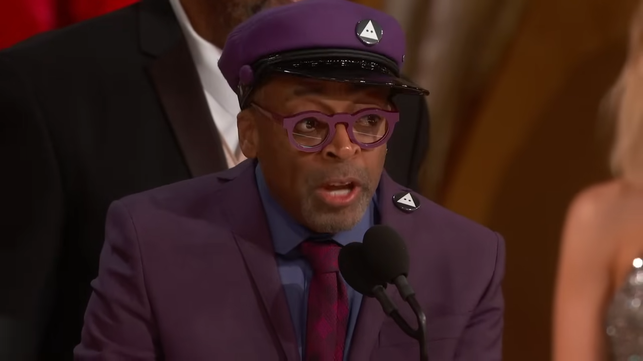 (735) BlacKkKlansman wins Best Adapted Screenplay 00-02-13 Spike Lee delivering a speech at the Oscars