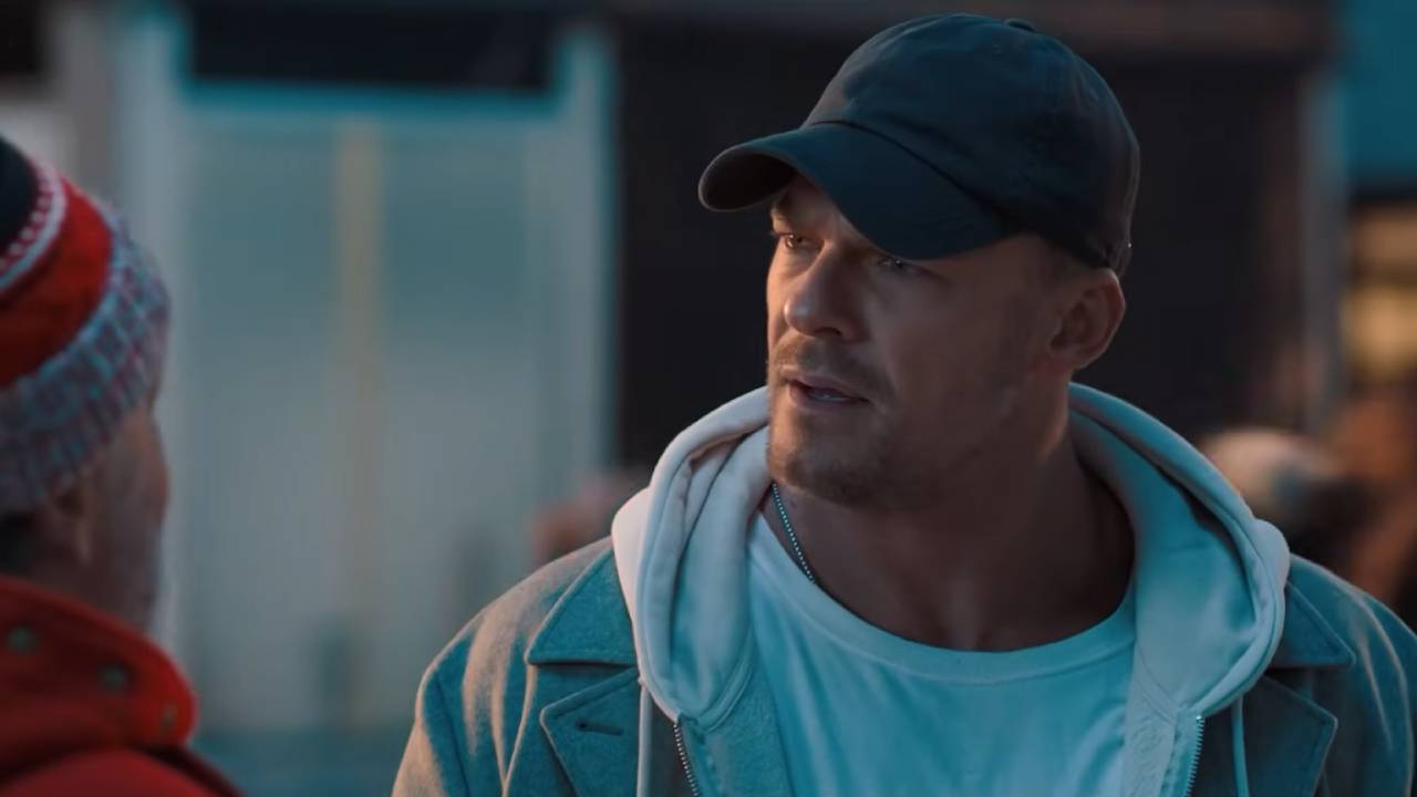 Alan Ritchson looks confused
