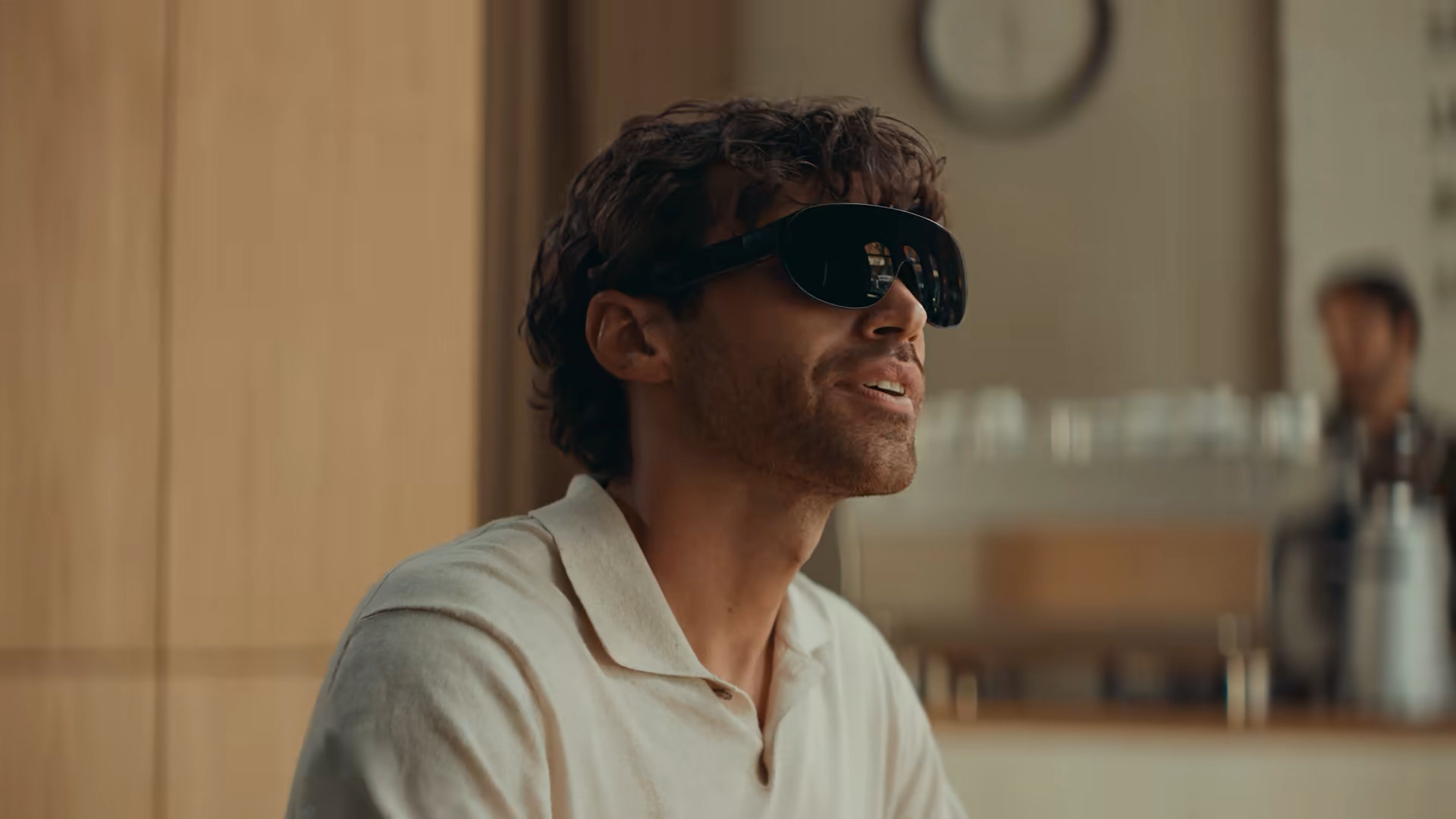 A man wearing VR glasses