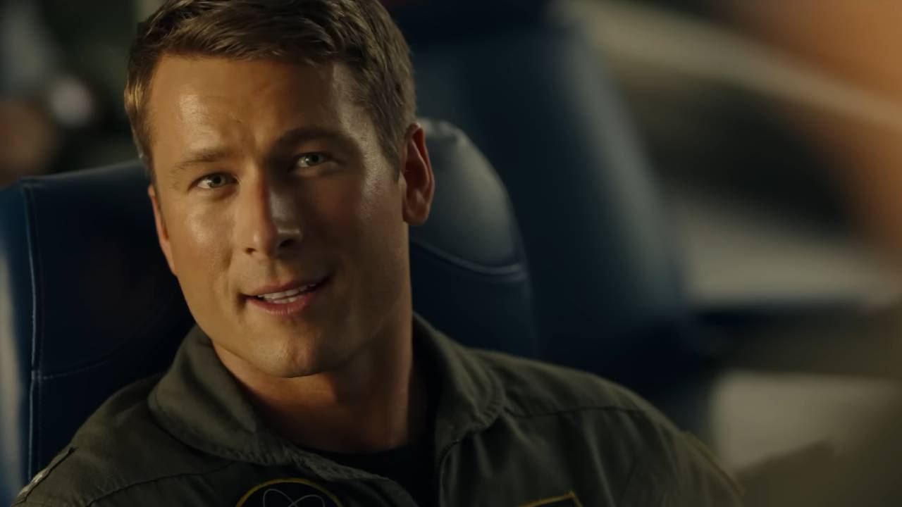 Glen Powell smiling