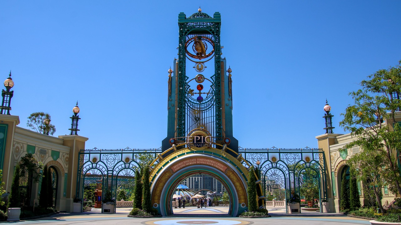 Epic Universe Chronos Chronos portal at Epic Universe