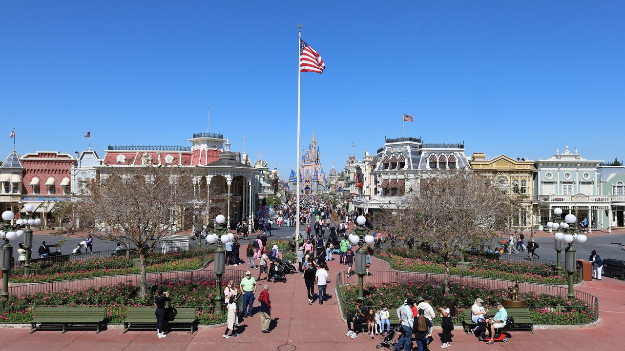 Main Street USA at Magic Kingdom featured 1280×720 Guests walking through the hub toward Main Street, U.S.A. at Magic Kingdom under a blue sky